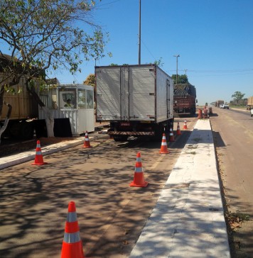 Suspensa pesagem de caminhões em rodovias federais e estaduais