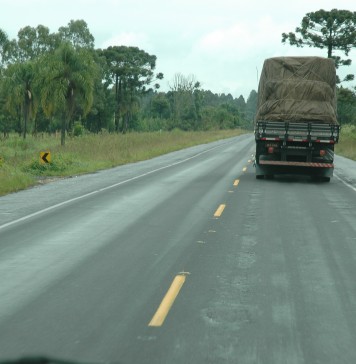 Motorista deve parar no acostamento só em situações de emergência