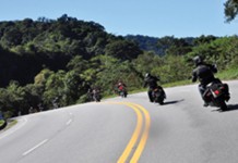 Sobre caminhões e motos estradeiras