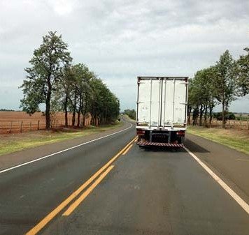 Trafegar com caminhão em má condição pode gerar multa grave