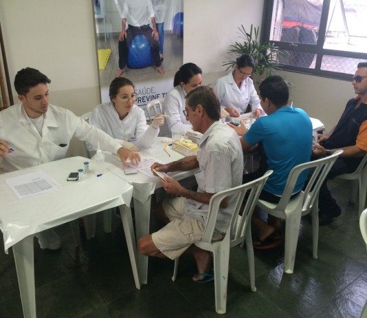 Exames de saúde são oferecidos gratuitamente aos carreteiros