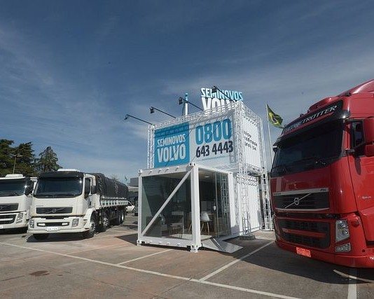 Show Room de caminhões seminovos Volvo é instalado em Curitiba