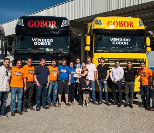 Concessionária DAF entrega 17 caminhões para transportadoras de Curitiba
