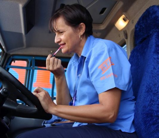 Outubro Rosa: mulheres motoristas destacam a importância da saúde para uma condução segura