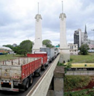 Preço do diesel argentino atrai carreteiros brasileiros