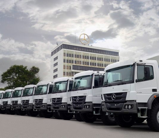 Mercedes-Benz exporta 40 caminhões Atego para África e Oriente Médio