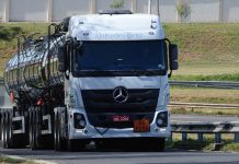 Mercedes-Benz conquista liderança em vendas de extrapesados