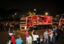 Veja o vídeo da caravana de caminhões iluminada de Natal
