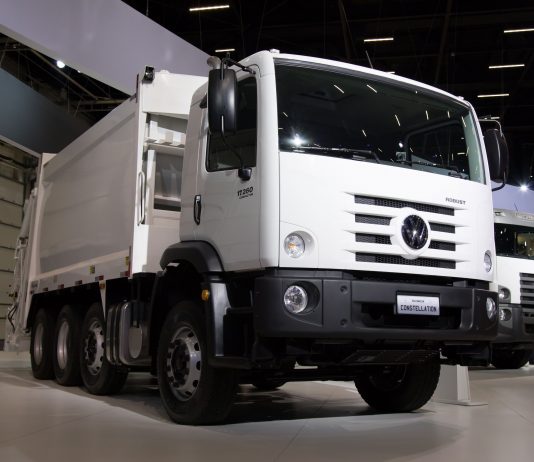 VW Constellation ganha versão Robust