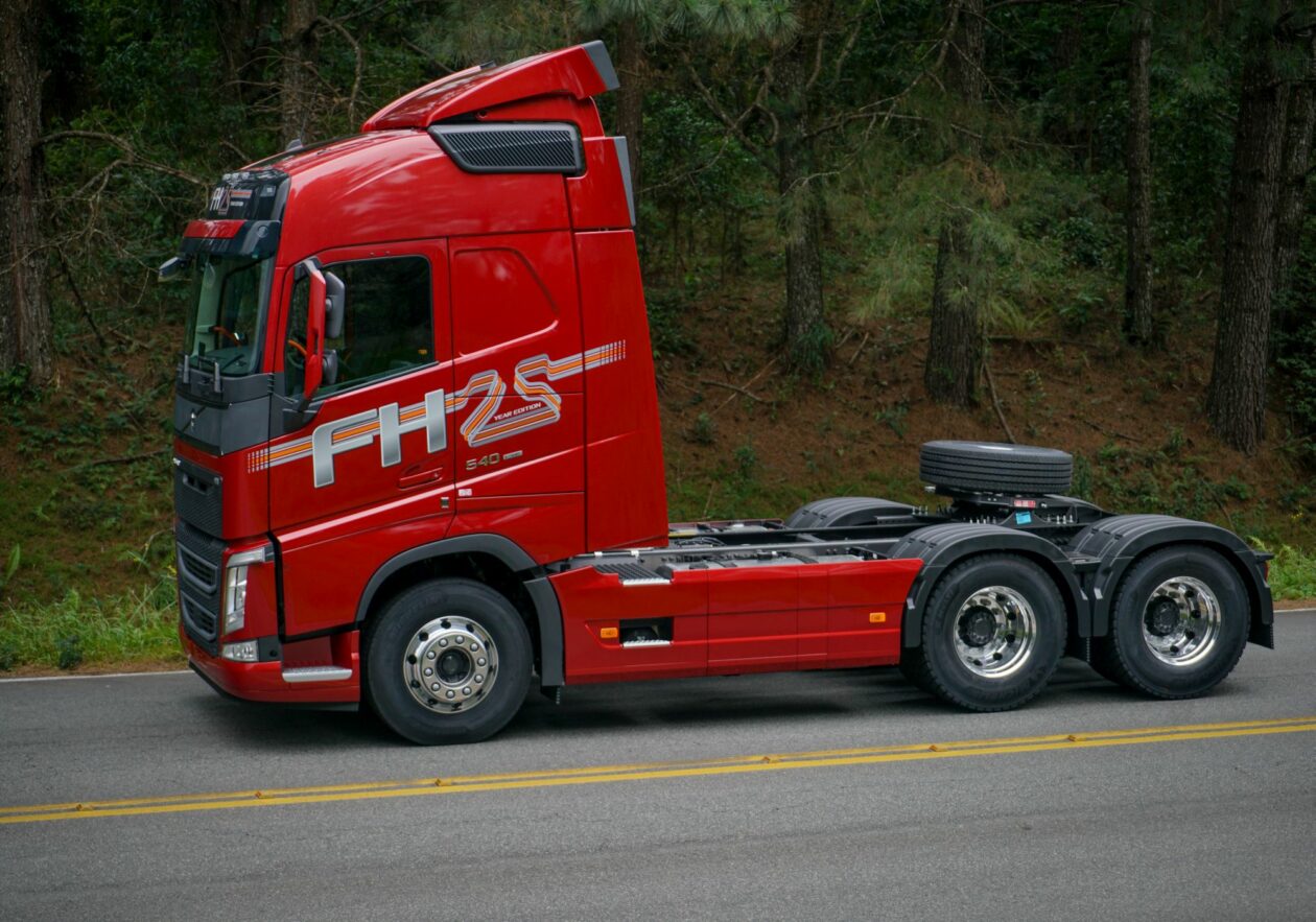 Série Volvo FH 25 anos no Brasil