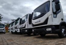 Iveco entrega lote de caminhões Tector para empresa mineira