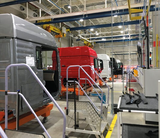 Produção e vendas de caminhões caem em agosto produção e venda de caminhões