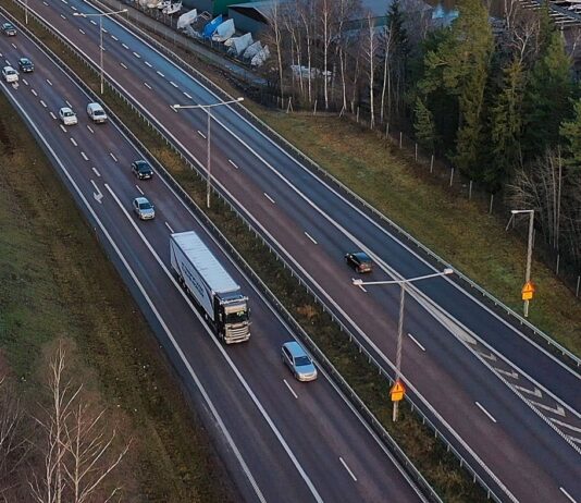 Scania testa caminhão autônomo em operação rodoviária