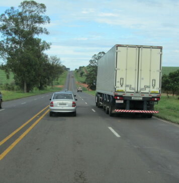 44% dos caminhoneiros se sentem inseguros com a profissão