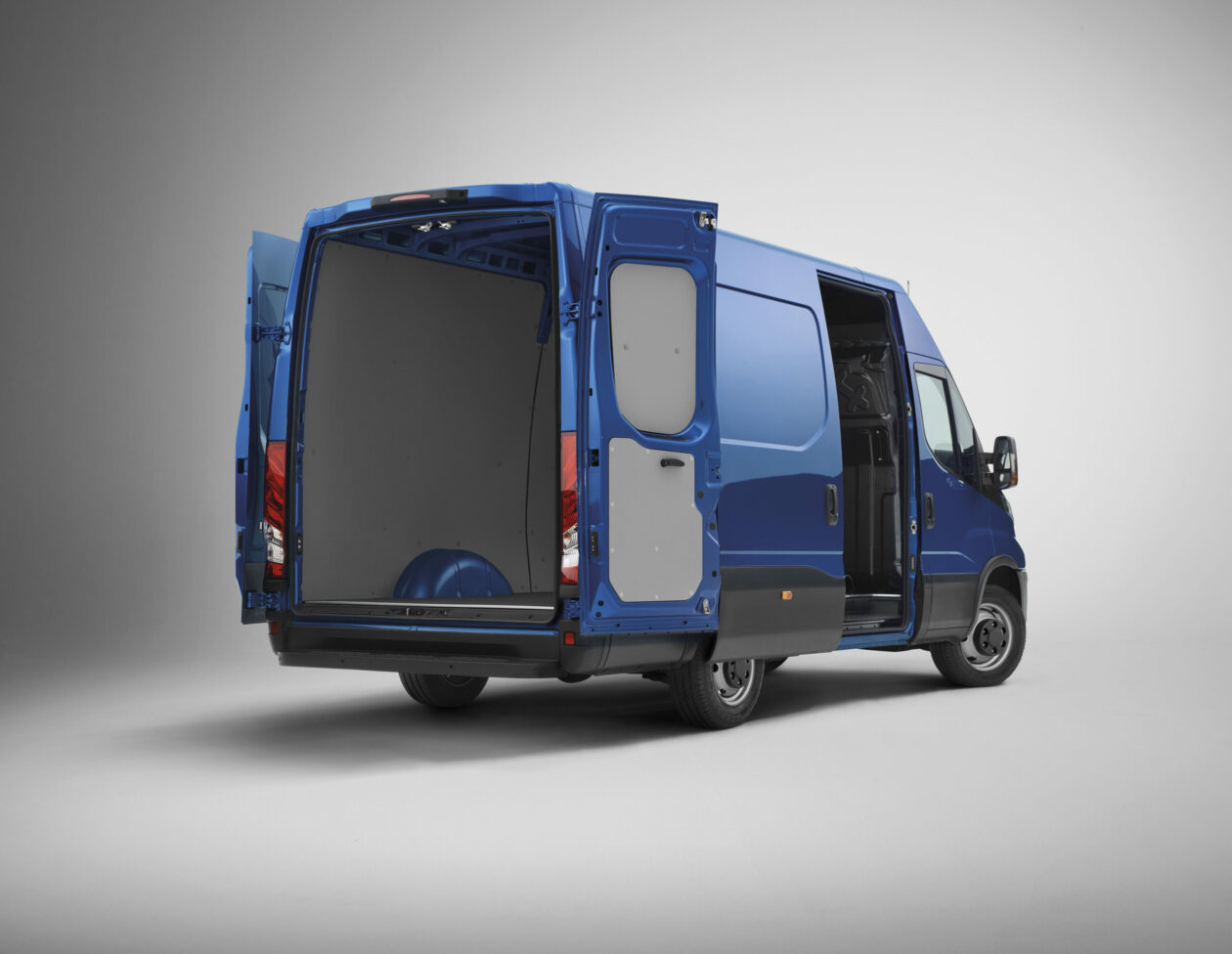 IVECO NEW DAILY VAN 04 scaled 1
