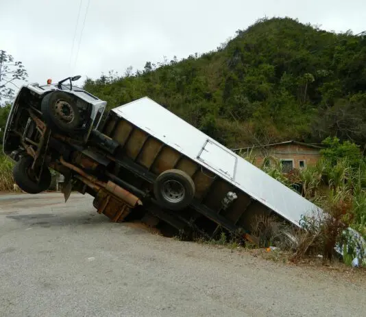 saque de caminhão tombado é crime