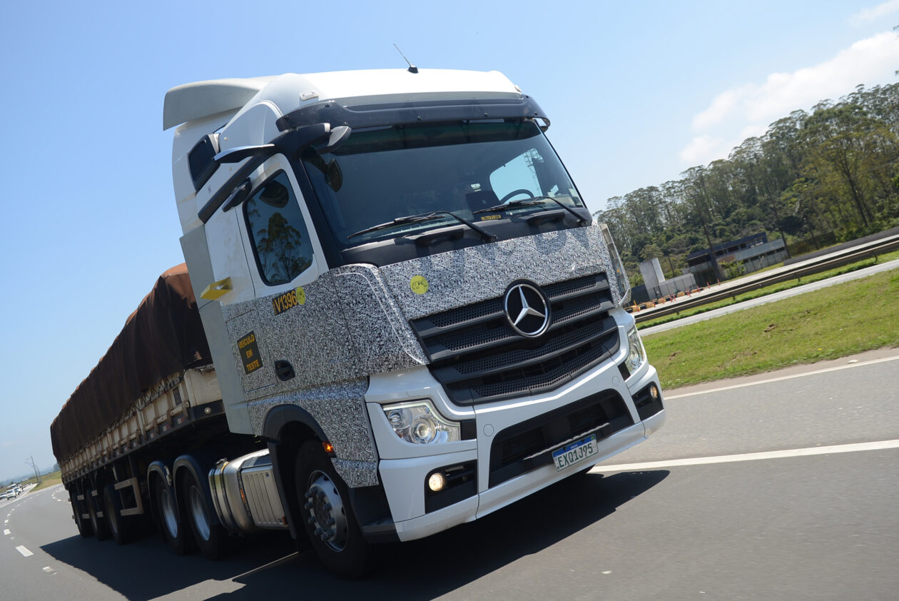 Mercedes Benz amplia linhas Actros e Arocs e encerra produção do Axor