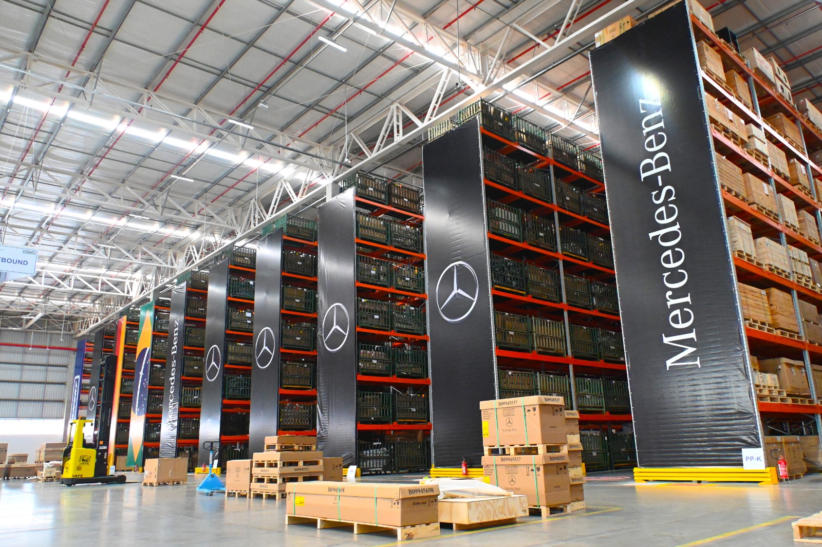 Mercedes inaugura novo Centro de Distribuição Centro de Distribuição