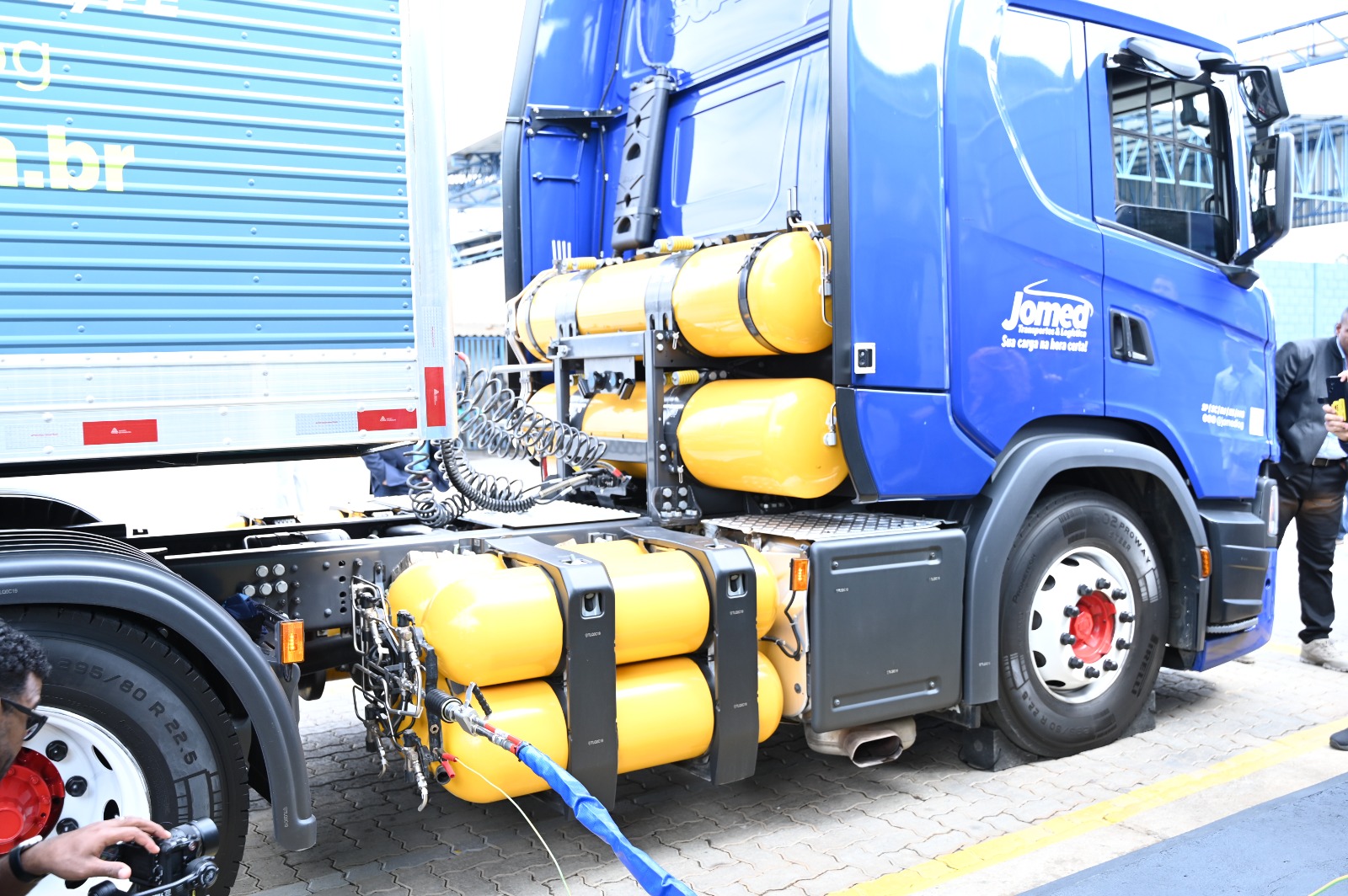 Transporte sustentável: parceria leva biometano à frota da Jomed Transportes transporte sustentável