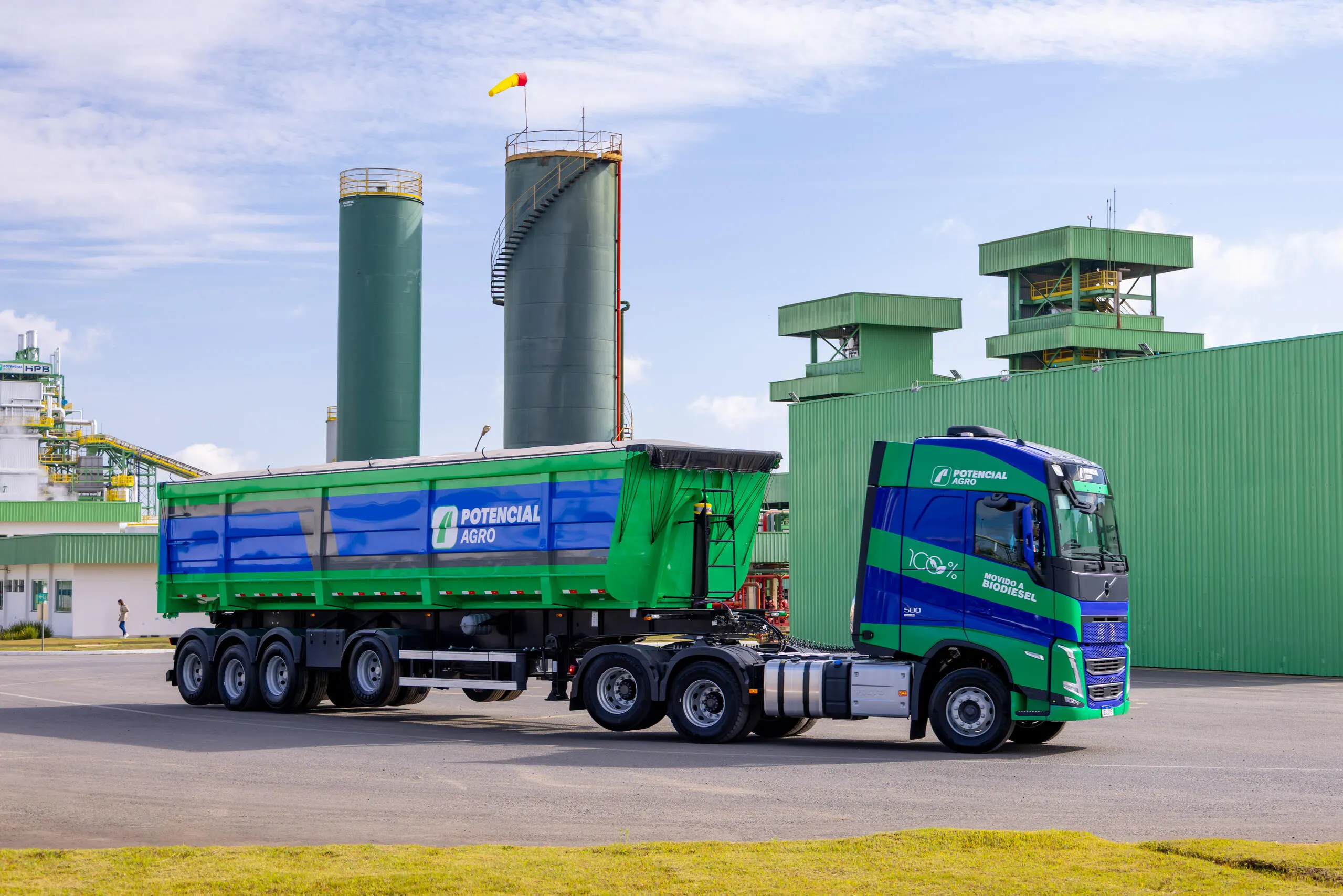 Volvo FH B100 Flex: como funciona o caminhão a biodiesel que reduz até 90% das emissões de CO₂ Volvo FH B100 Flex